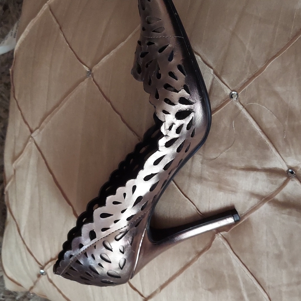 Heels - Picture 2 of 2